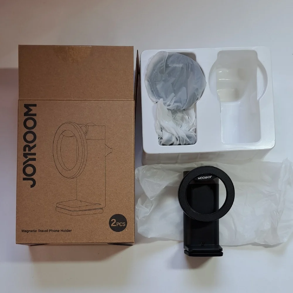 Black Magnetic Travel Phone Holder (IPHONE 15)